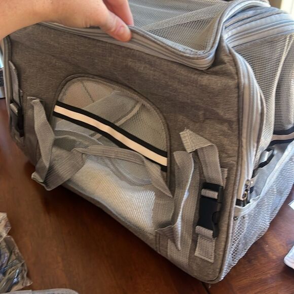 Small Pet Travel Bag Gray With Accessories - Picture 6 of 7